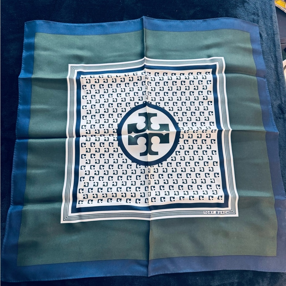 NWOT Tory Burch Navy and Orange Logo Tag Scarf